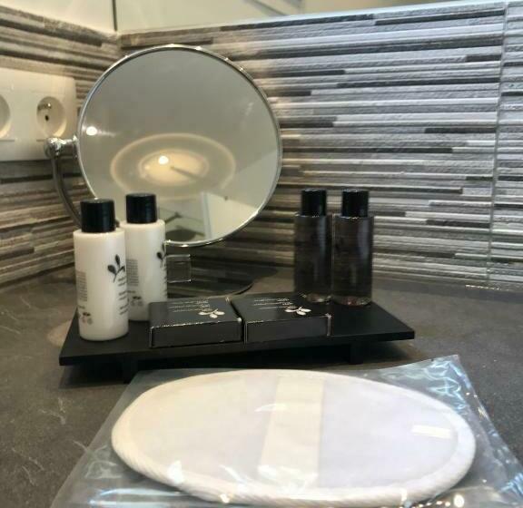 חדר סטודיו סטנדרד, Windward