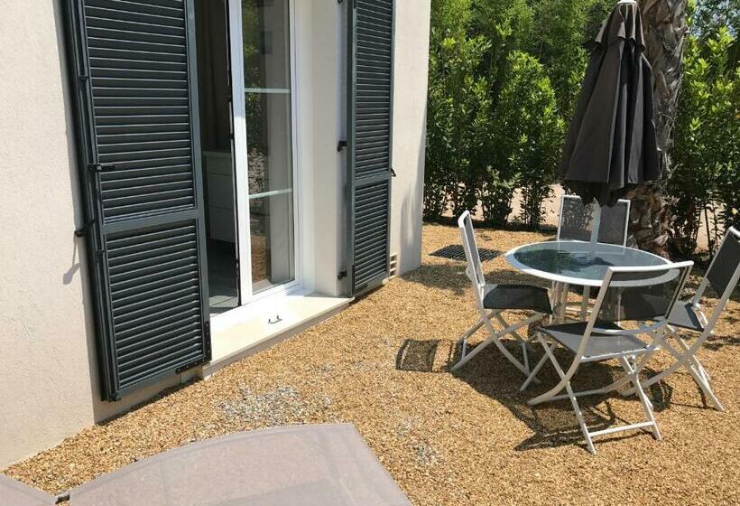 חדר סטודיו סטנדרד, Windward