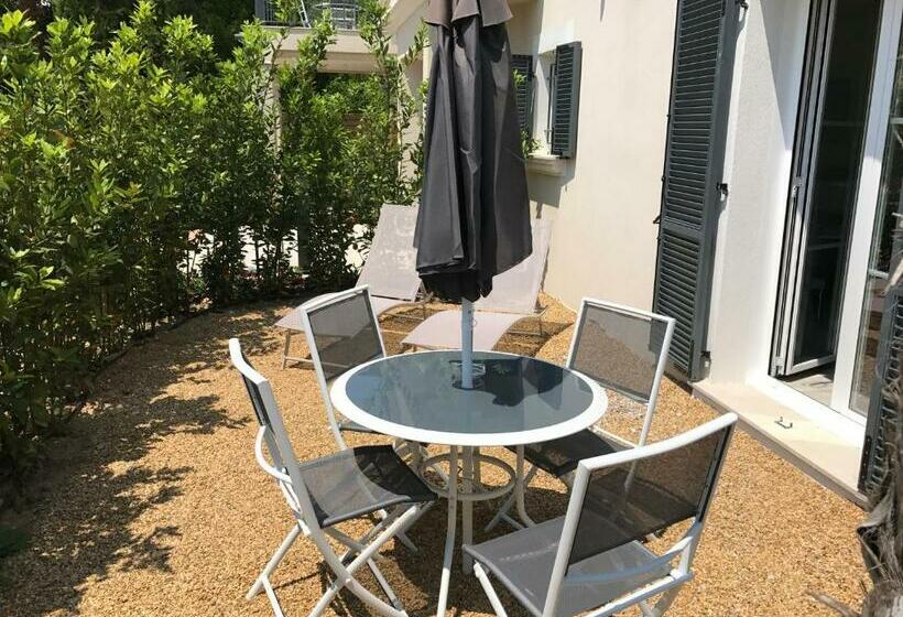 חדר סטודיו סטנדרד, Windward