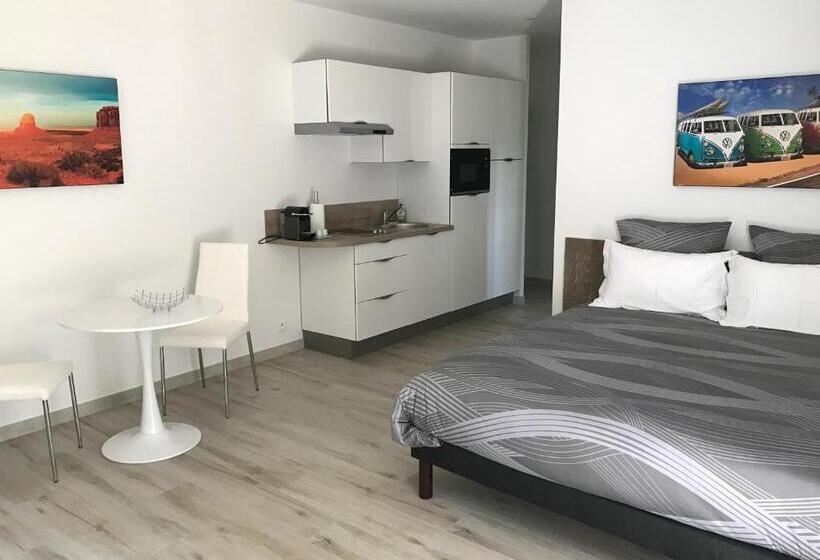 חדר סטודיו סטנדרד, Windward