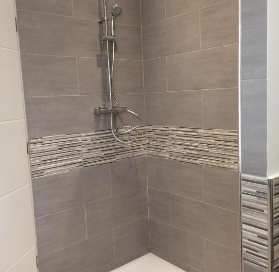 חדר סטודיו סטנדרד, Windward