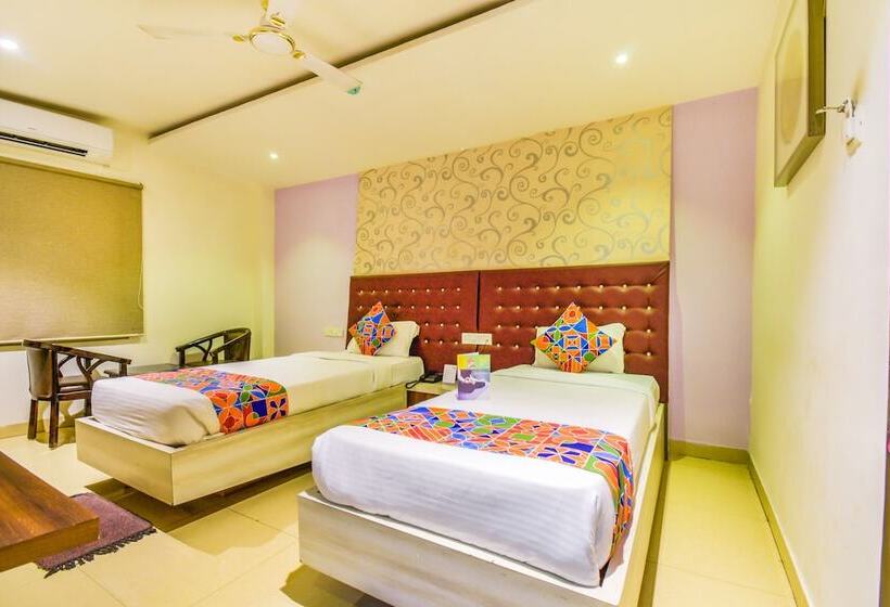 Quarto Deluxe, Fabhotel Pentagon Next   Bhubaneswar Railway Station