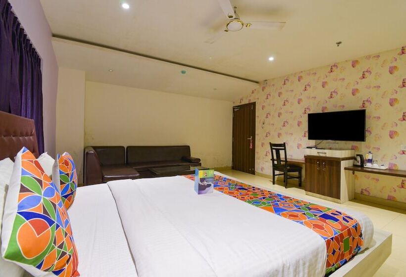Quarto Deluxe, Fabhotel Pentagon Next   Bhubaneswar Railway Station