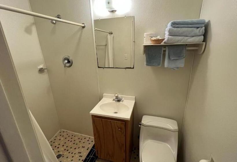 Номер Стандарт, Four Oaks Lodging