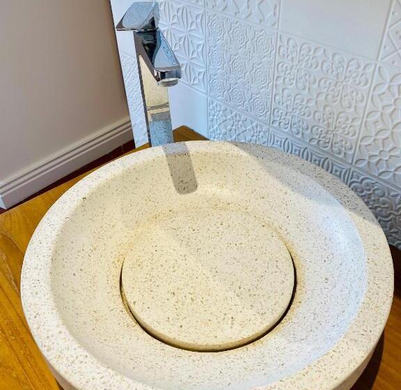 جناح جونيور عائلى, Hostellerie De La Fontaine