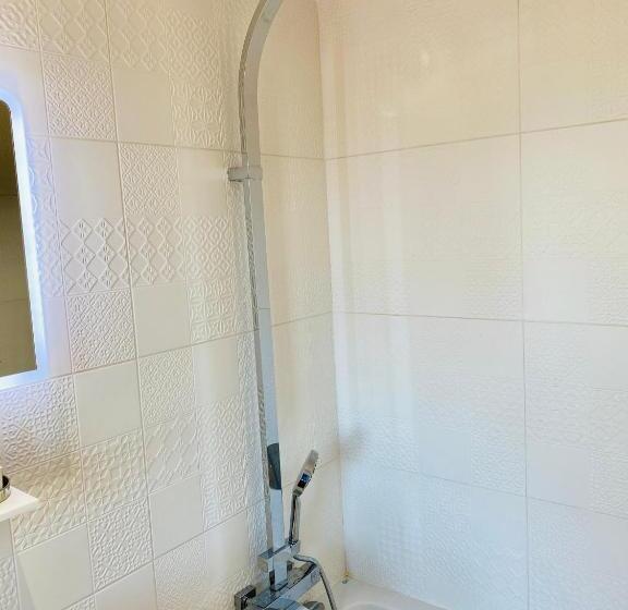 جناح جونيور عائلى, Hostellerie De La Fontaine