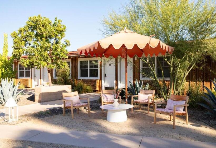 غرفة كلاسيكية سرير كينج, Skyview Los Alamos  21 & Over Pool