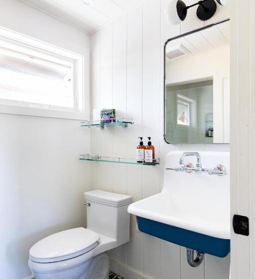 غرفة ديلوكس سرير كينج, Skyview Los Alamos  21 & Over Pool