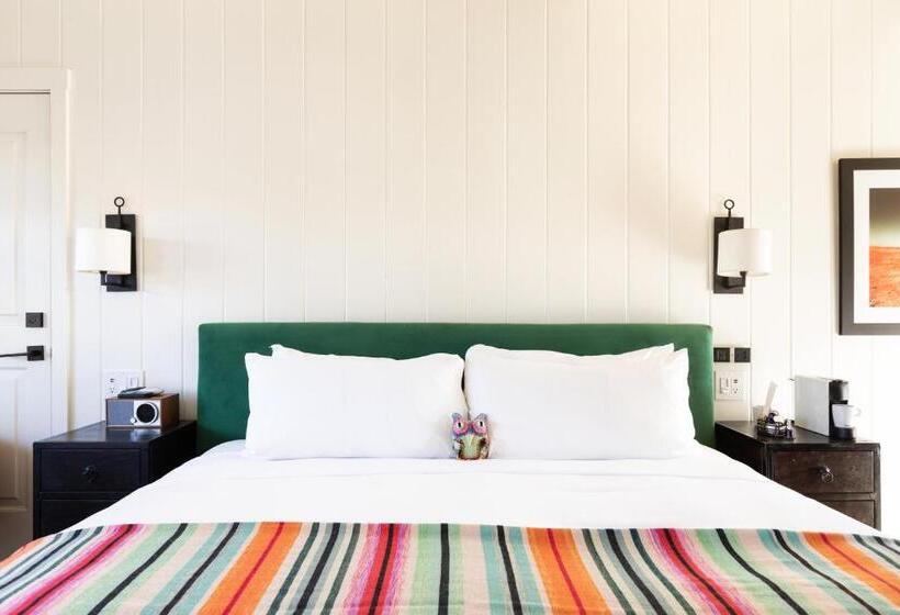 غرفة ديلوكس سرير كينج, Skyview Los Alamos  21 & Over Pool