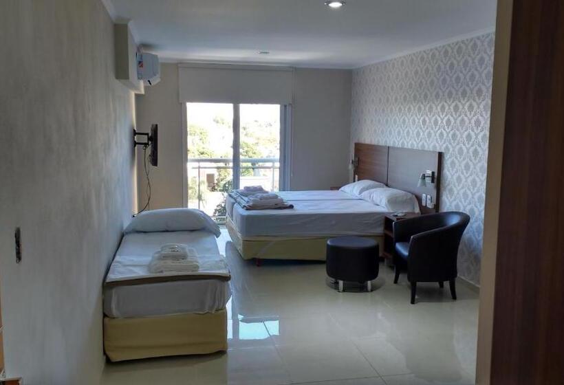 شقة غرفة واحدة, Ivy