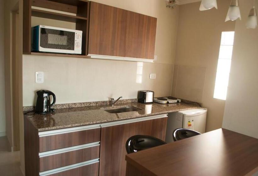 شقة غرفة واحدة, Ivy