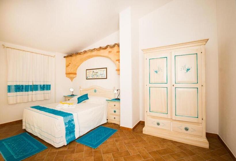 חדר דלוקס, Micali