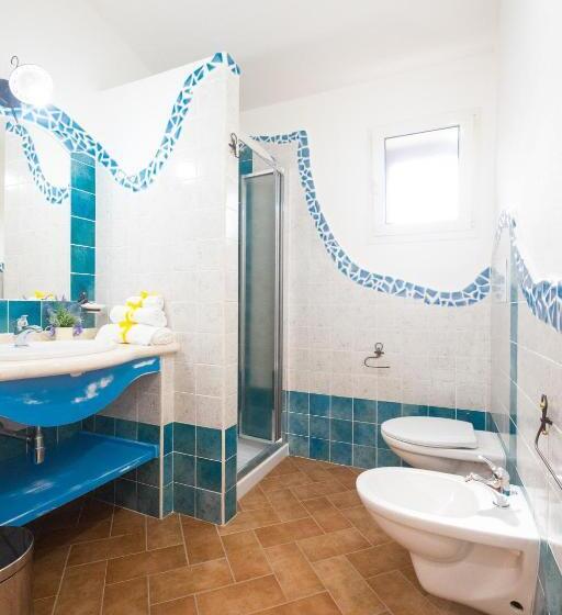 חדר דלוקס לשלושה, Micali