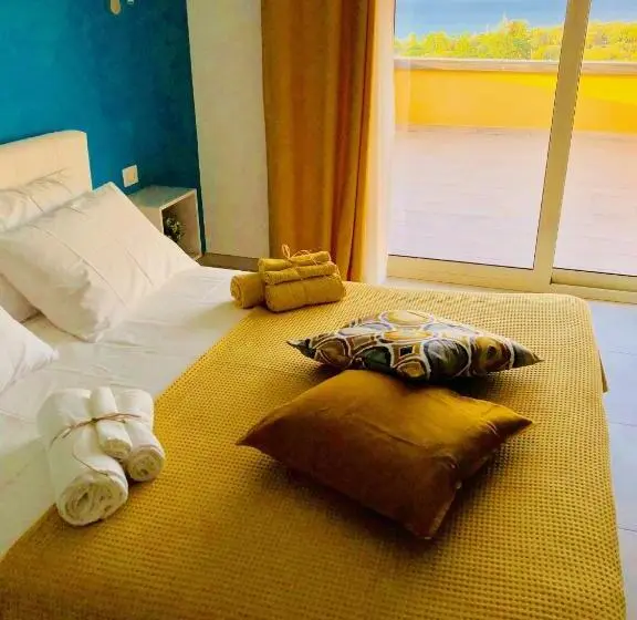 اتاق لوکس با چشم‌انداز دریا, B & B Il Giardino Sul Mare