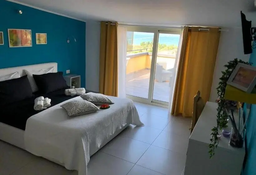 اتاق لوکس با چشم‌انداز دریا, B & B Il Giardino Sul Mare