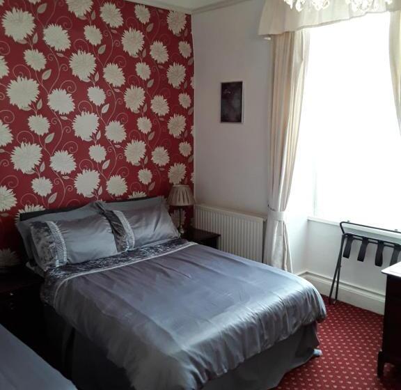 غرفة عائلية, Langport Arms