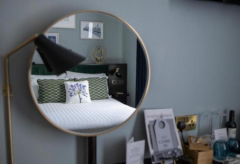 基本间, The Wilder