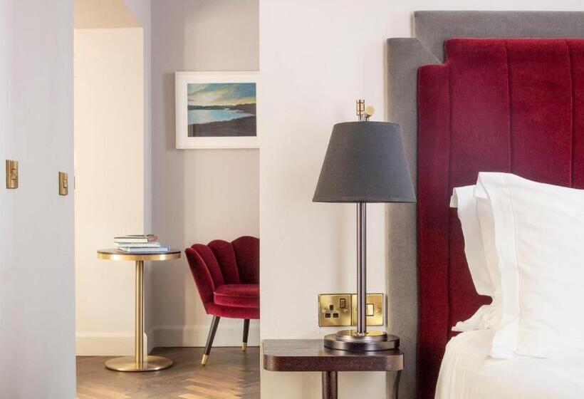 小型豪华套房, The Wilder