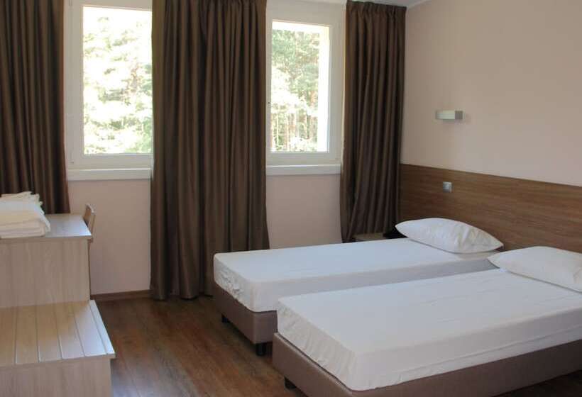 غرفة قياسية رباعية, Milano