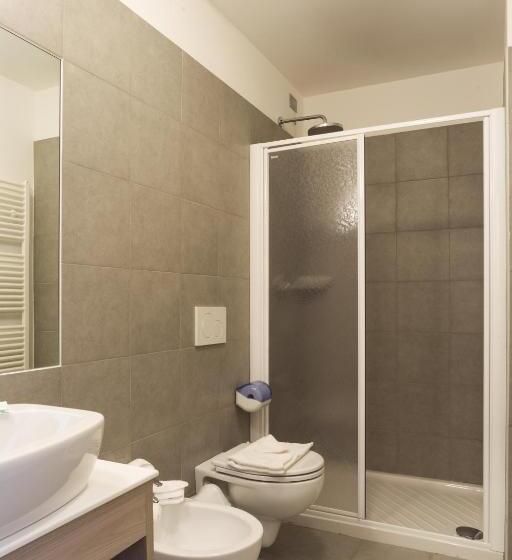 غرفة قياسية رباعية, Milano