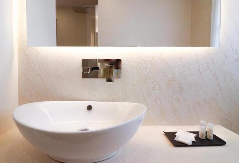 غرفة ديلوكس سرير كينج, Double A Luxury Room