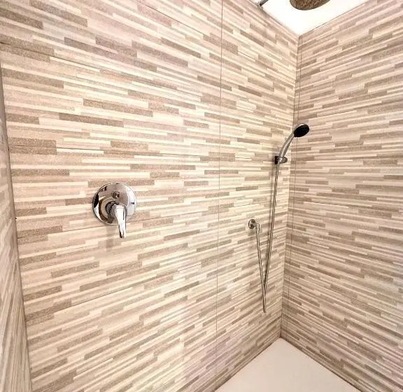 Economy-huone, Double A Luxury Room