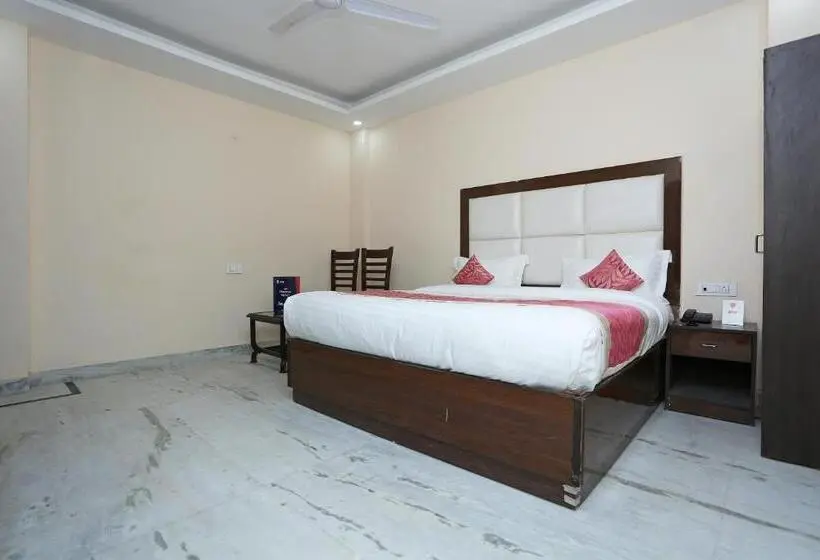 Classic Kolmen Hengen Huone, Oyo 10557 Modesty Le Mount