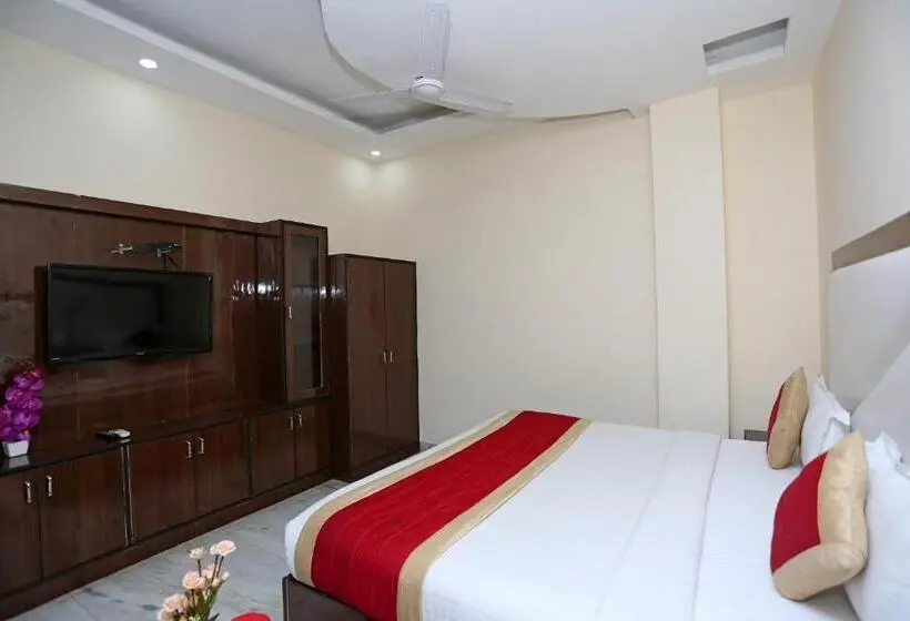Classic Kolmen Hengen Huone, Oyo 10557 Modesty Le Mount