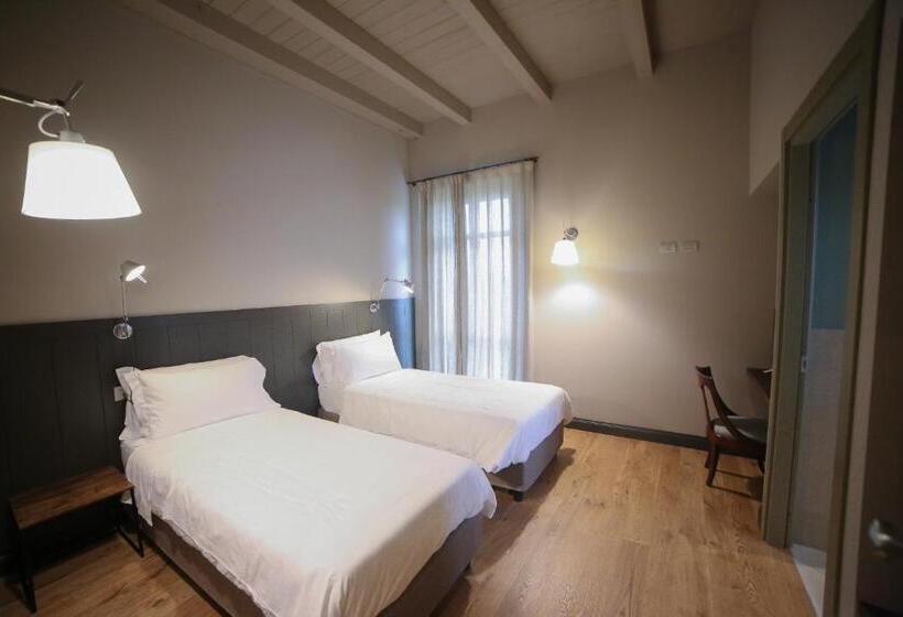 غرفة ديلوكس مطلة على حمام السباحة, Locanda Ferro Uno, Golf Città Di Asti