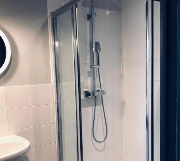 スタンダードルーム, Linette