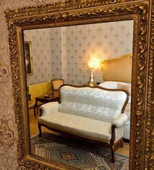 اتاق لوکس, Ai Cherubini