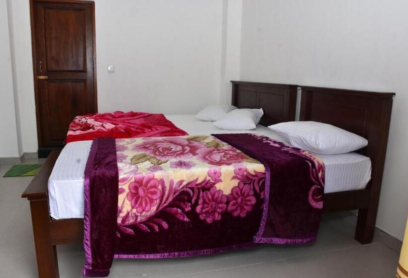 اتاق استاندارد سه تخته با بالکن, Grand View Guest House