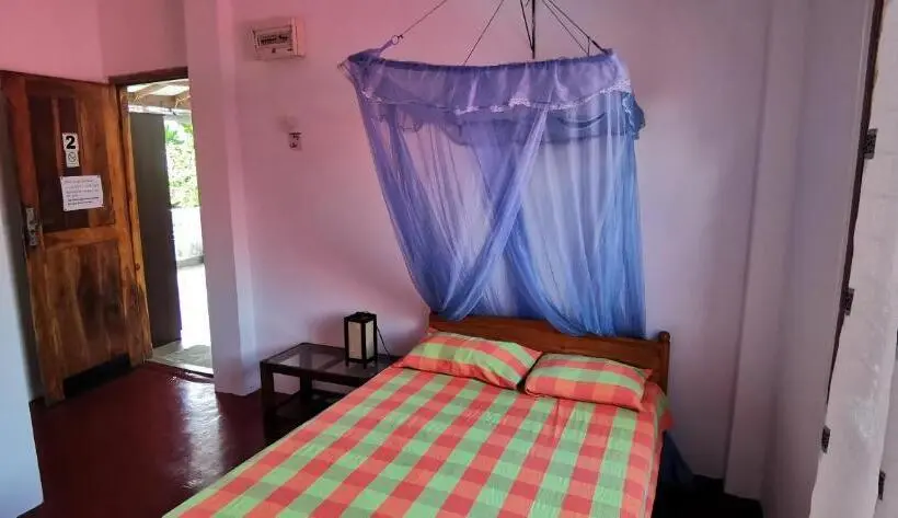 اتاق اکونومی, Blackstar Inn