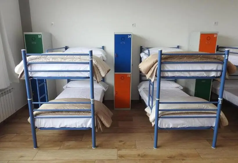 تختخواب در اتاق مشترک, Albergue Buen Camino Tui