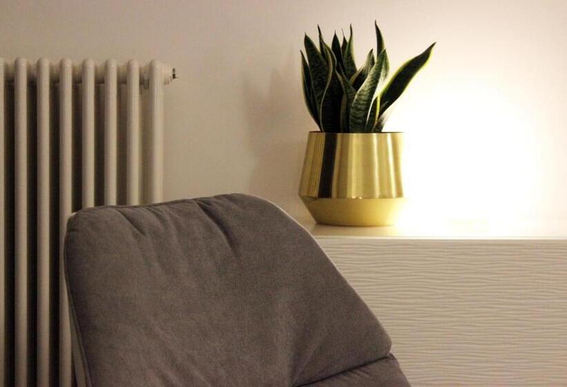 חדר דלוקס, Albertario