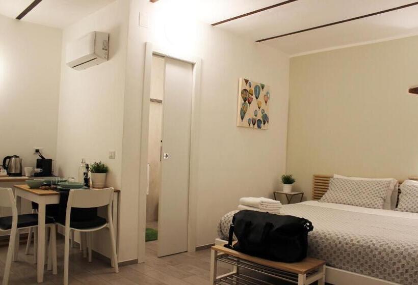 חדר דלוקס, Albertario