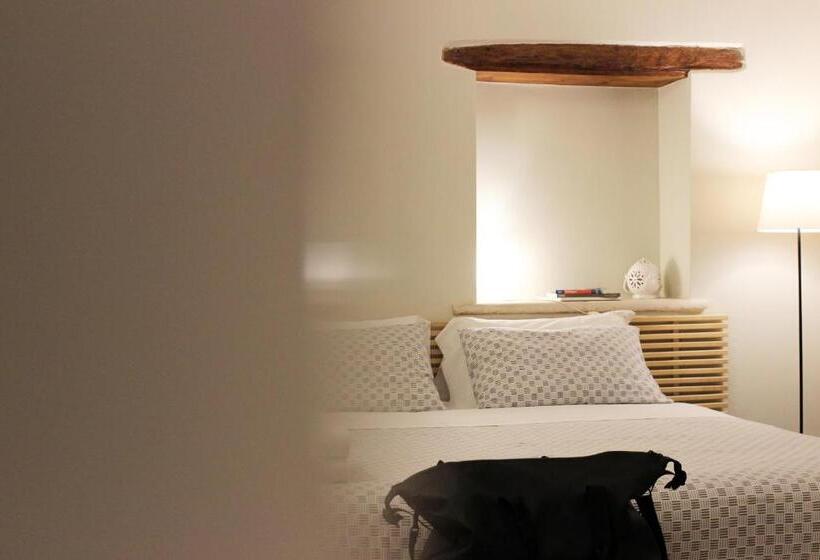 חדר דלוקס, Albertario