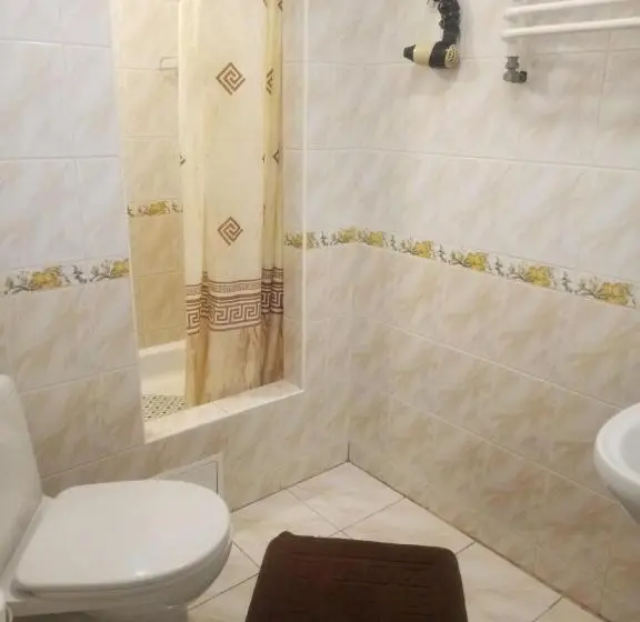 Habitació Triple Economy, Ra