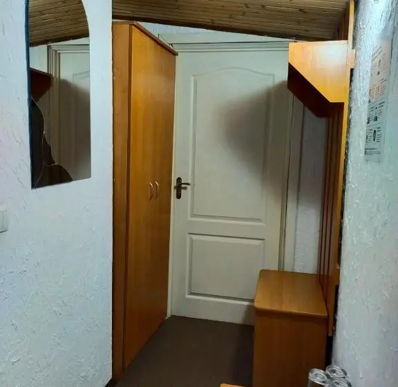Habitació Triple Economy, Ra