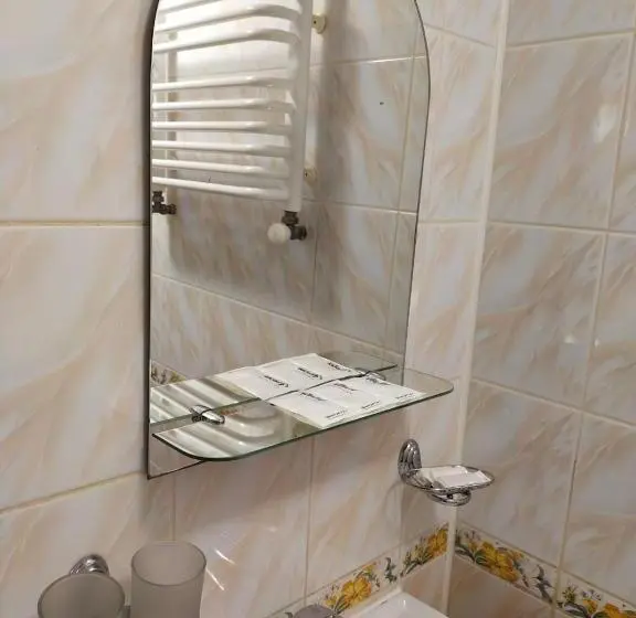Habitació Triple Economy, Ra