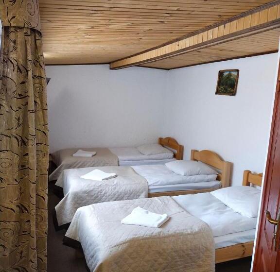 Economy Triple Room, Ra