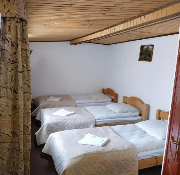 Habitació Triple Economy, Ra