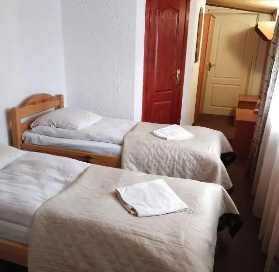 Habitació Triple Economy, Ra