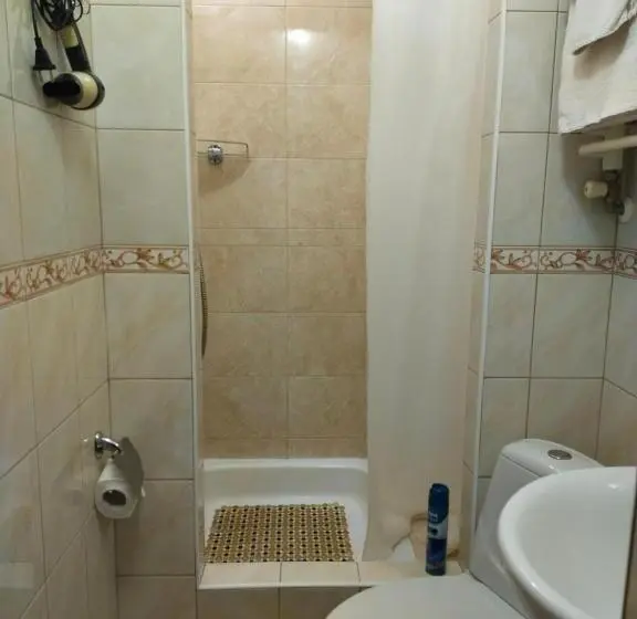 Habitació Economy, Ra