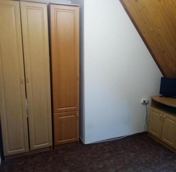 Economy Quadruple Room, Ra