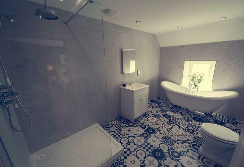 Номер Superior, The Hurt Arms