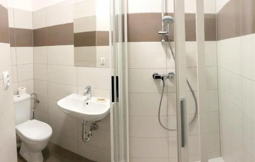 Standard Kolmen Hengen Huone, U Námořníka