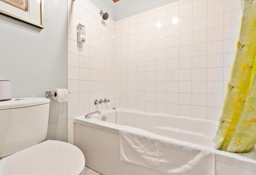 غرفة قياسية سرير كينج, Auberge Pique Nique