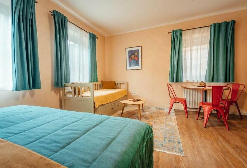 استودیوی استاندارد, Guest House Ejga