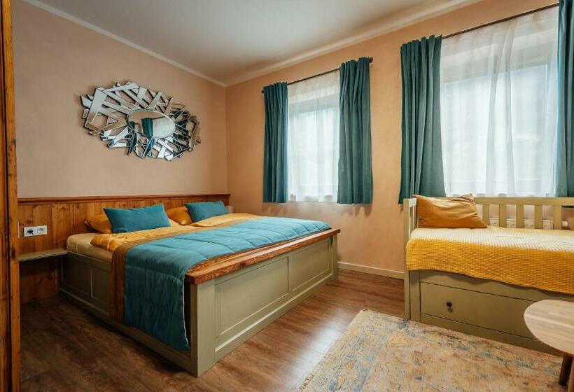 استودیوی استاندارد, Guest House Ejga